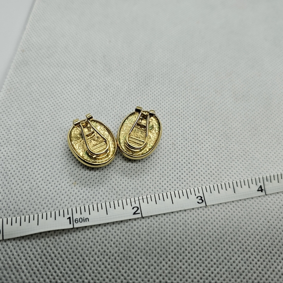 Liz Claiborne Clip on Pearl Earrings - Picture 4 of 6